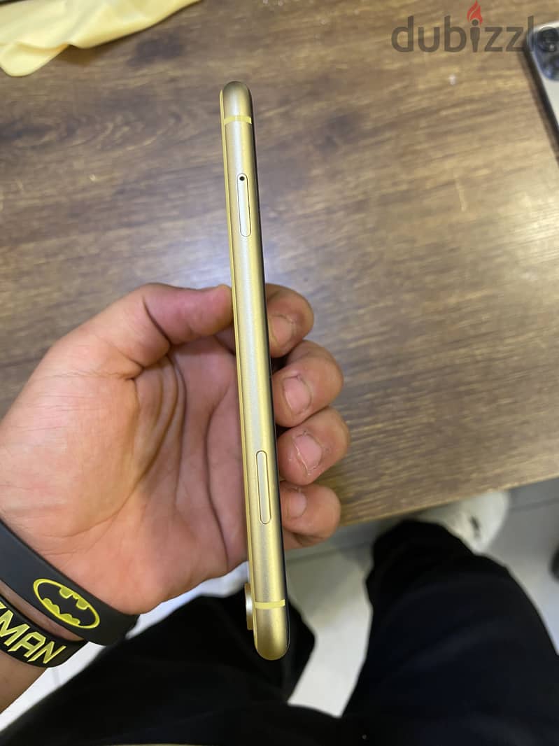 Apple - iPhone XR 1