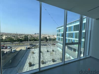 عياده بموقع متميز في سنترو زايد تشطيب ممتاز