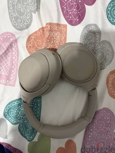  Sony WH-1000XM4 — Platinum Silver
