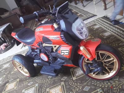 موتوسيكل أطفال كهربائي دوكاتي Ducati Diavel بحالة ممتازة