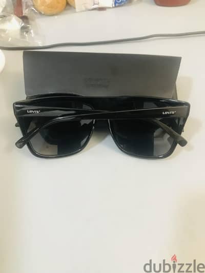 selling orginal sunglasses  Levi's for man