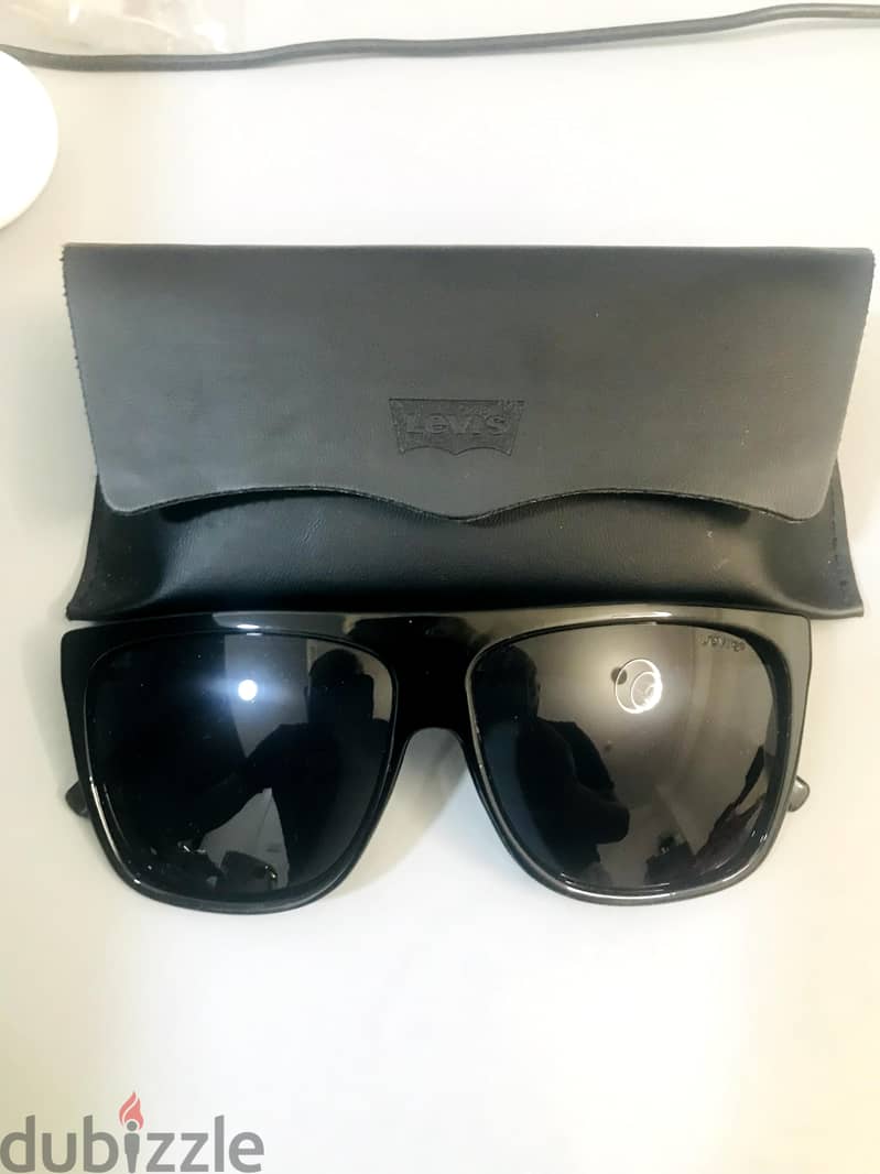 selling orginal sunglasses  Levi's for man 1