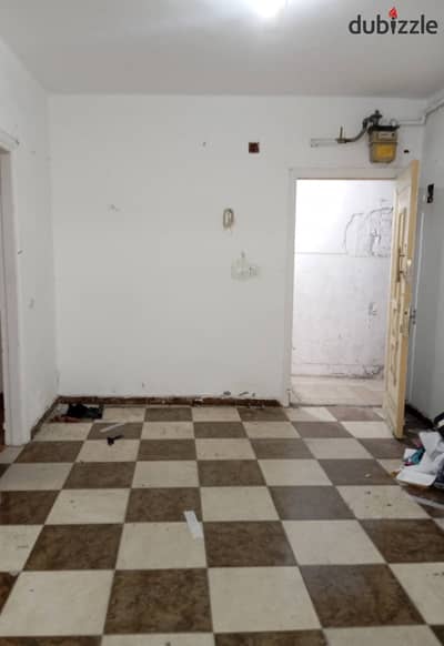 A real opportunity that will not recur, a ground floor apartment for rent for the lovers of Cleopatra, directly on the tram suitable for all purposes . . etc