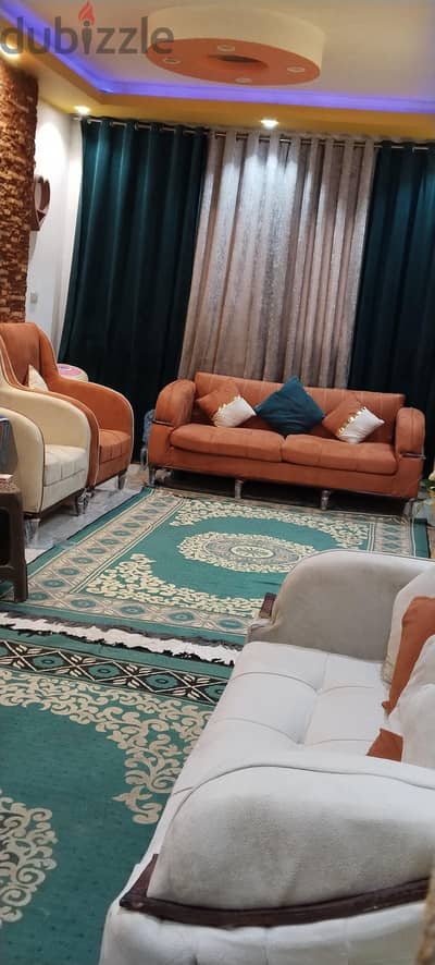 انتريه شيك شكل انيق خشب زان كنبتين وكرسيين ب7500ج