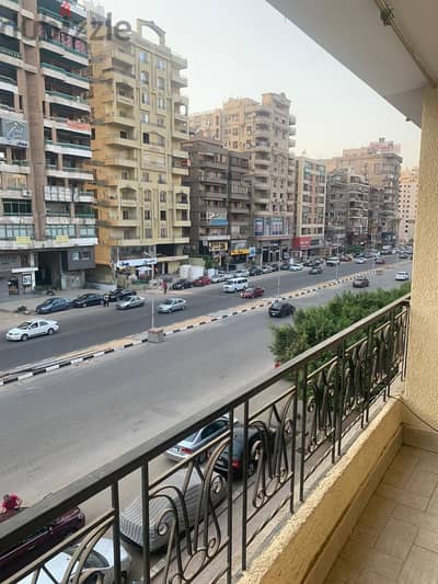 شقة ٢٠٠ م على شارع مكرم عبيد الرئيسي