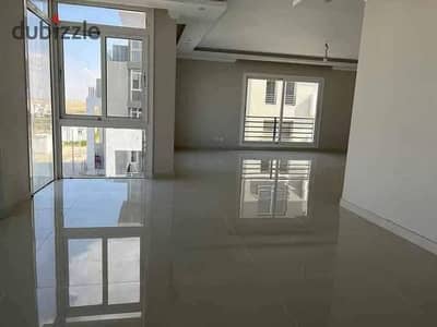 For sale with a discount of up to 50% a fully finished apartment in a distinguished location directly next to SODIC minutes from La Vista