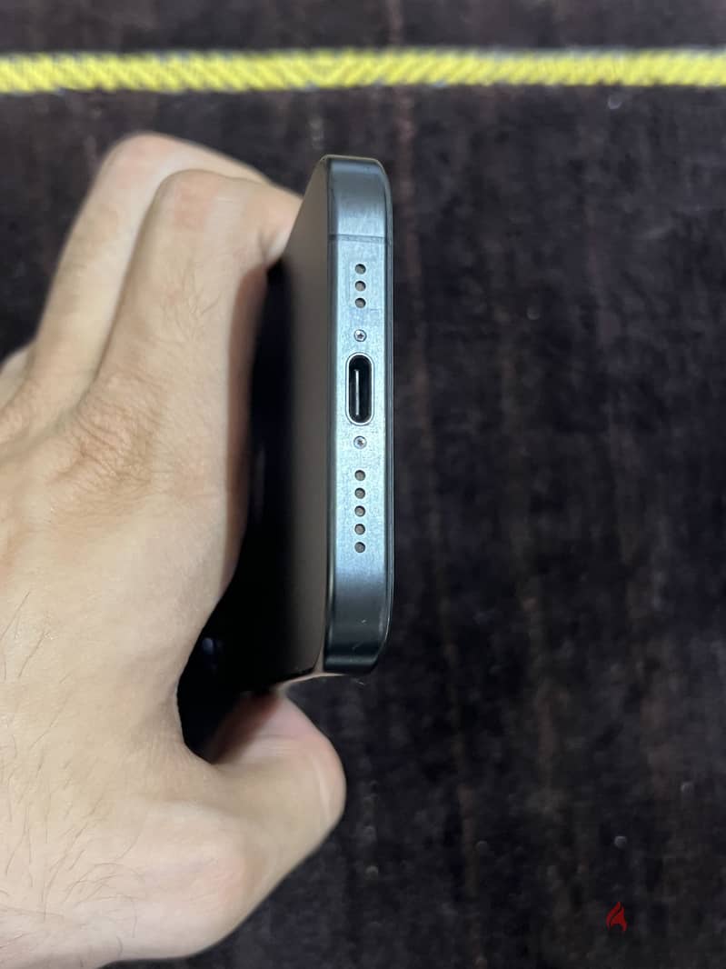 آبل - آيفون 15 برو 4