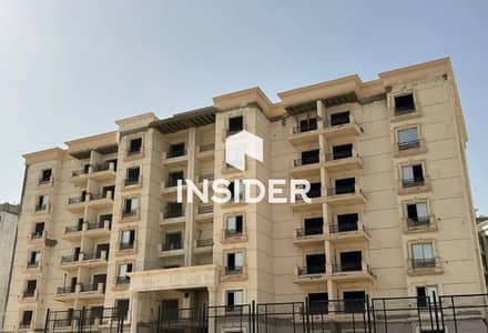 شقة 204 متر متشطبة بالكامل 3 غرف نوم بموقع مميز في سوان ليك ريزدينس
