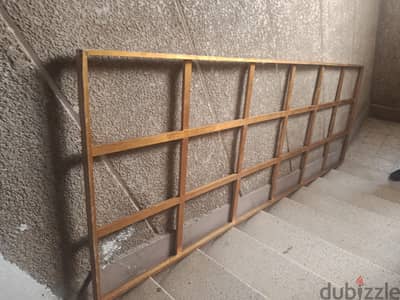 مشبكيه خشبيه\ تكعيبه بحاله ممتازه
