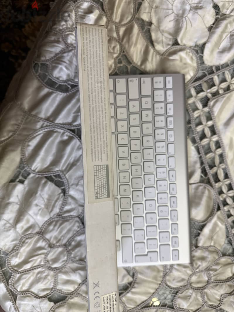 Apple wireless Keyboard MC184 3