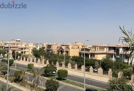 شقة ايجار فيو مميز علي شارع رئيسي امام كمبوند الياسمين - الشيخ زايد
