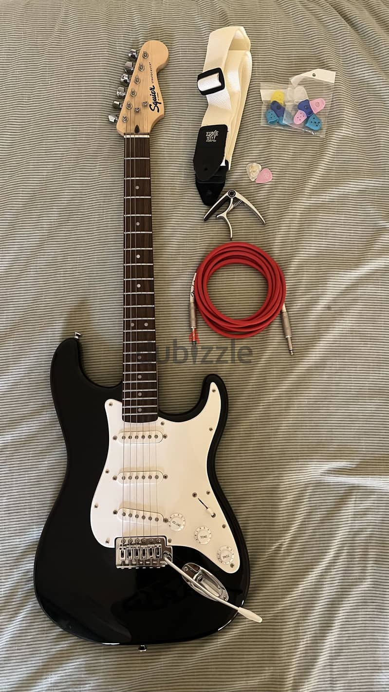 Squier Stratocaster by Fender + Blackstar Amplifier 2