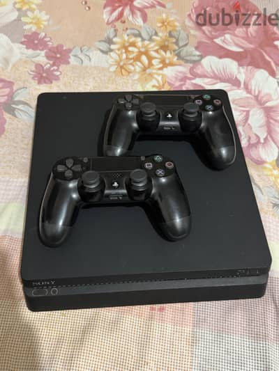 Ps4 slim 1 Tera - بلايستاشن ٤ سليم ١ تيرا مهكر مع دراعين اصليين