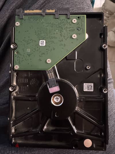 هارد hdd  اتنين تيرا الهيلث بتاعه قليل