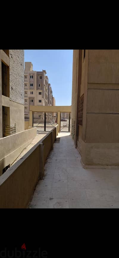شقة لقطة للبيع بكومباوند المستثمرين حدايق أكتوبر  بجوار الحي الايطالي