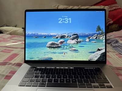 MacBook Pro 2019 core i7 g9 ram 32 hard 1T