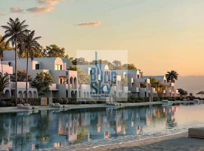 Fully finished chalet for sale in the heart of Ras El Hekma, North Coast. Features 3 bedrooms, a low down payment, and a 10-year installment plan, sit