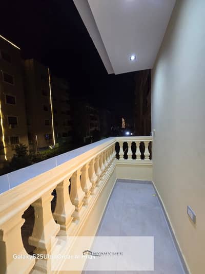 For sale, in the best locations of Hadayek El Ahram, a front-facing apartment at a bargain price of 300 thousand, a second-floor apartment with a complete sea view, a distinguished second floor in area (K), easy to reach.