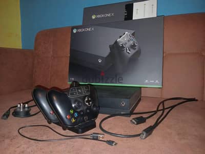 Xbox one x 1TB استعمال خفيف