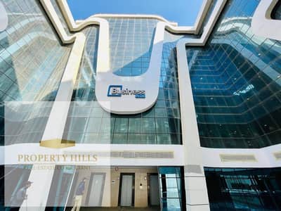 المحل للبيع إيجاره بيزيد كل سنه بمعدل كبير جدا وقيمه دخل ايجارو حاليا 730 الف شهرياً في مول مشهور محيط بأكبر كثافة سكانية