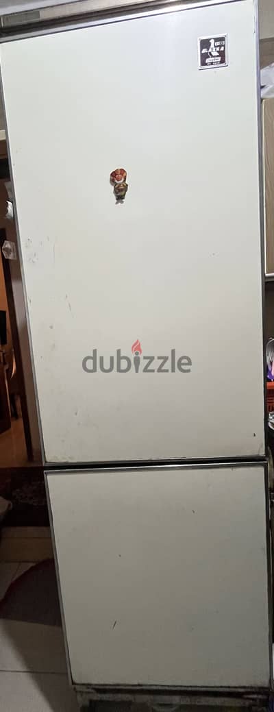 ثلاجة الاسكا ملحق بها deep freezer ب ٣ ادراج