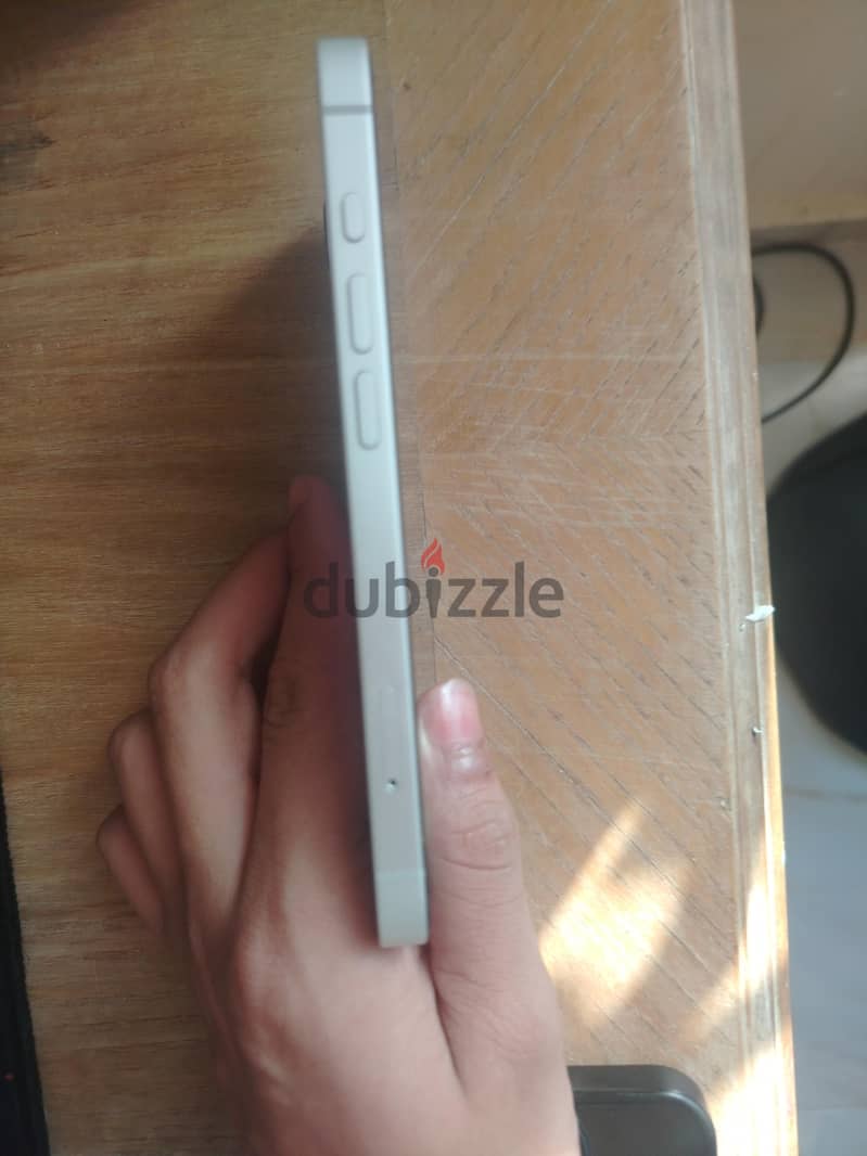 Apple - iPhone 16e 1