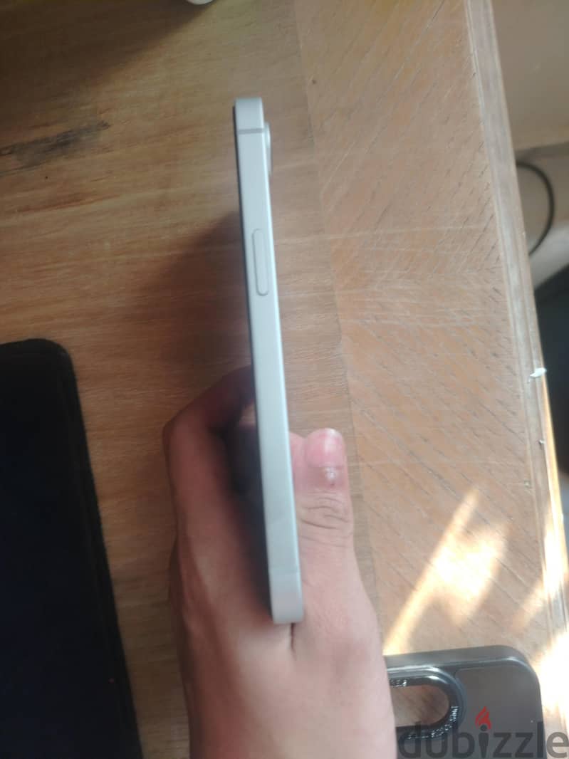 Apple - iPhone 16e 2
