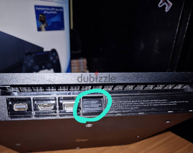 Playstation 4 slim 1TB + original controller and CD 2