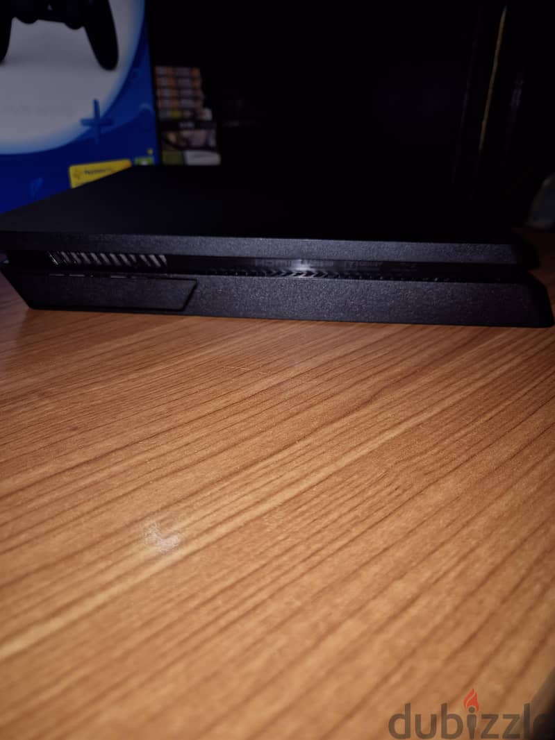 Playstation 4 slim 1TB + original controller and CD 4