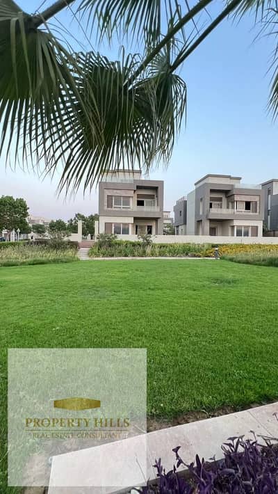 For Sale: 220 sqm Villa with a Lagoon View in Hyde Park New Cairo next to AUC 25% discount for a limited time!