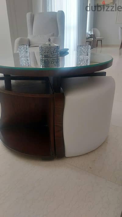 طاولة للبيع
