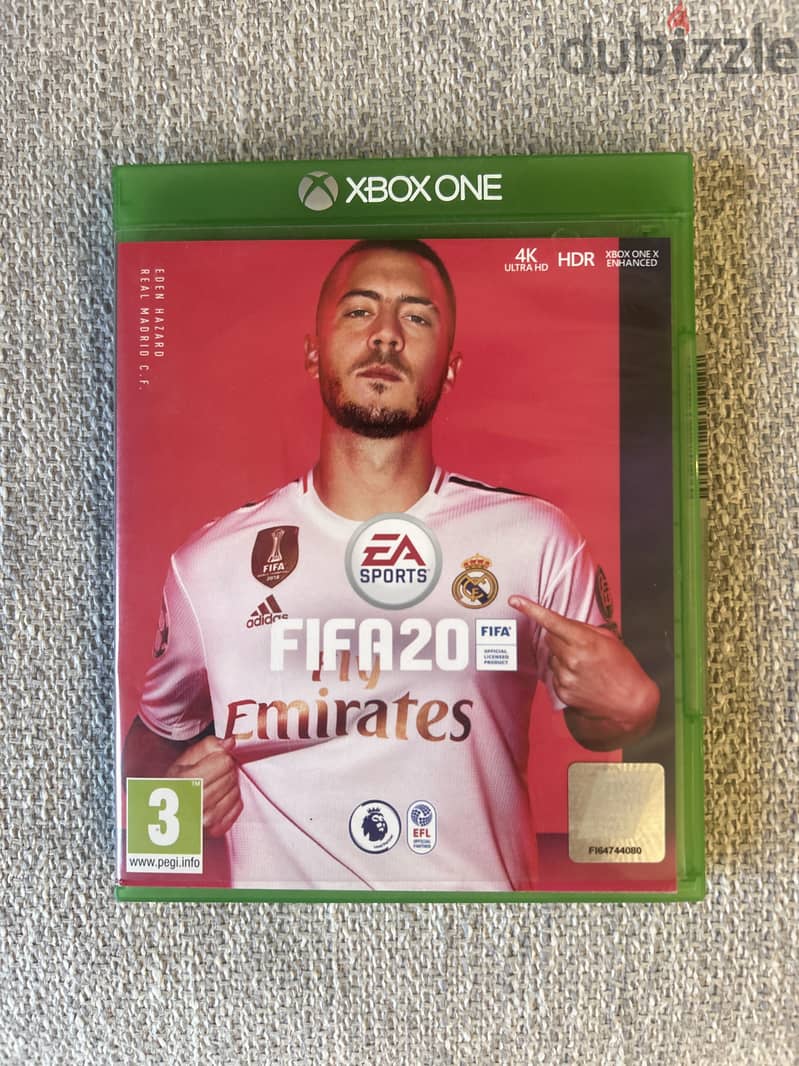 Xbox One S 4