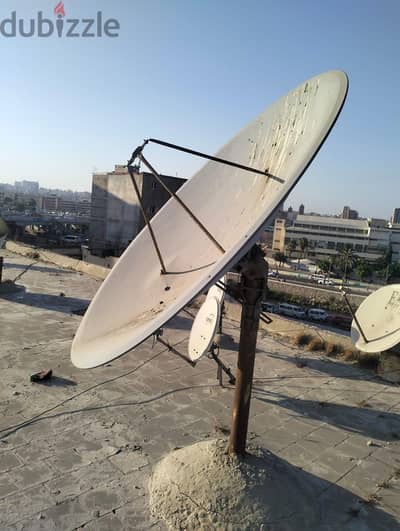 طبق دش 1.8برفيكس المنيوم بحاله جيده بالقاعدة الحديد لدواعى ترك المنزل