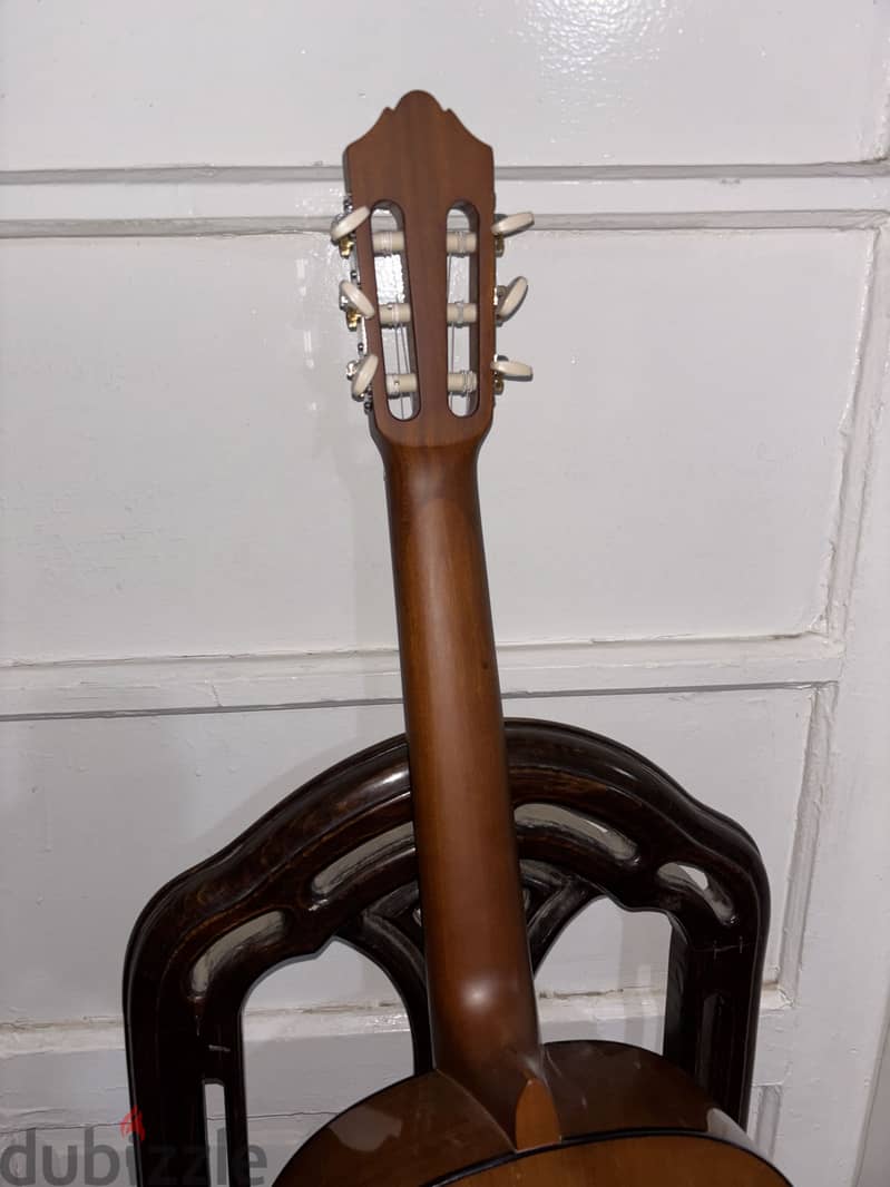 Yahama c40 with its case only used twice 4