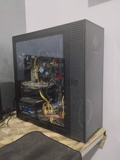 CPU: i5-8500 RAM: 8GB DDR4 2400 GPU: GTX 1650 Super 4GB Motherboard: B
