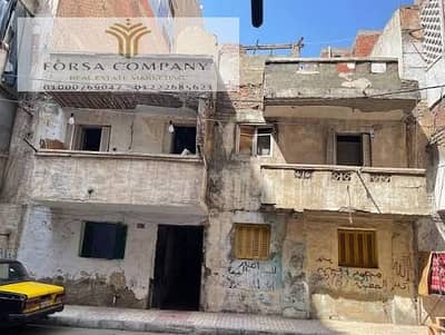 كود203 بيت قديم للبيع 160 متر بعد الردود شارع القزاز متفرع من ش الحكمه له قرار ازاله خالى من السكان