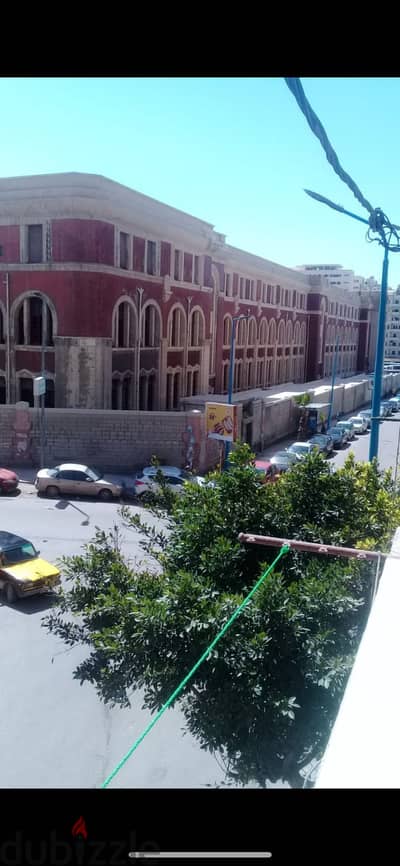 شقة بموقع مميز جدا امام سان مارك قريب للجامعات والبحر والخدمات