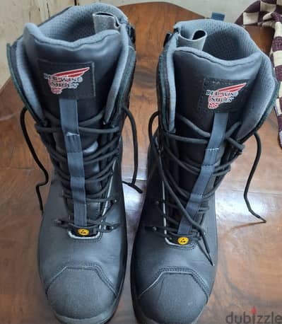 Red wings