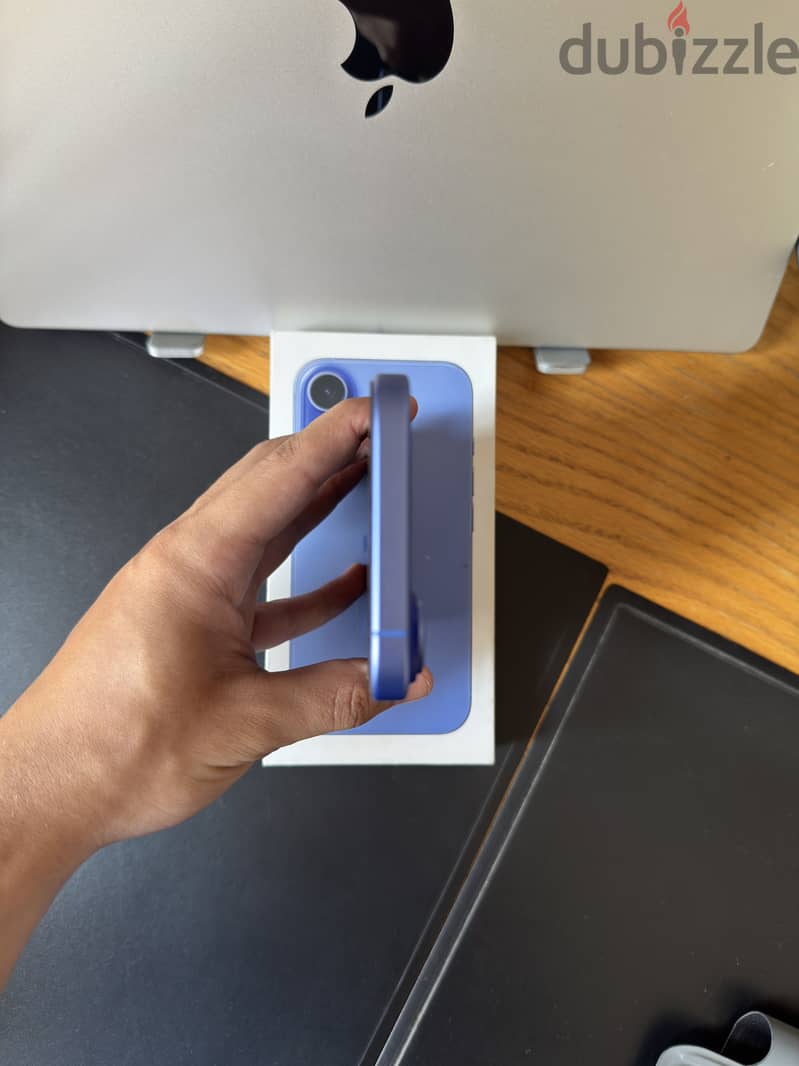 iPhone 16 3