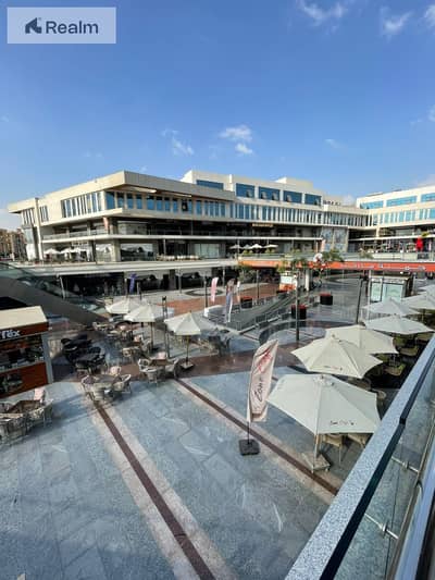 Own an office with 2 million already rented, with installments available, in a prime location.