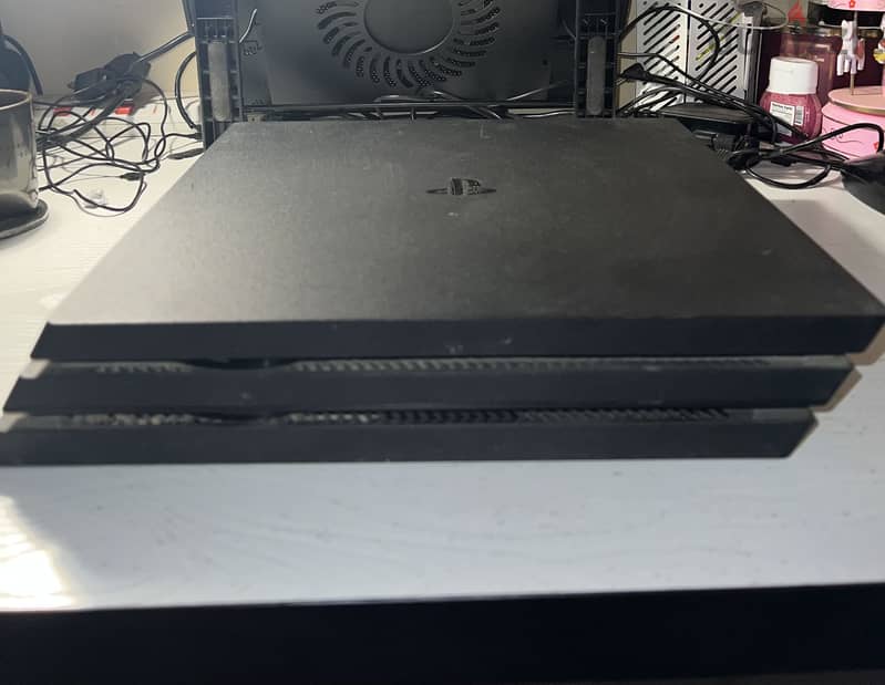 PS4 Pro 1TB 3