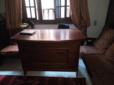 مكتب خشب بحالة ممتازة