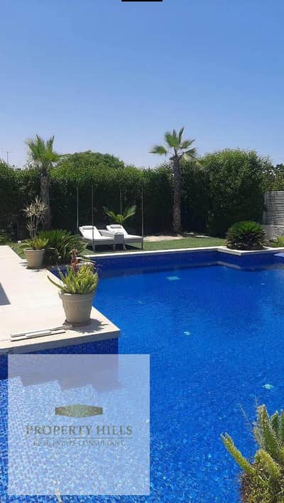 Due to necessity, I'm selling a prime villa with a private pool in Sheikh Zayed.