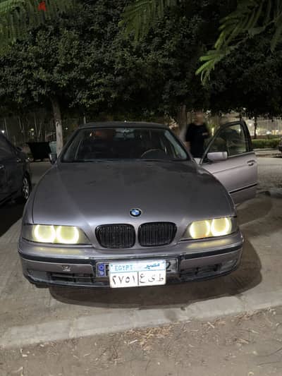 عربيه bmw 523i