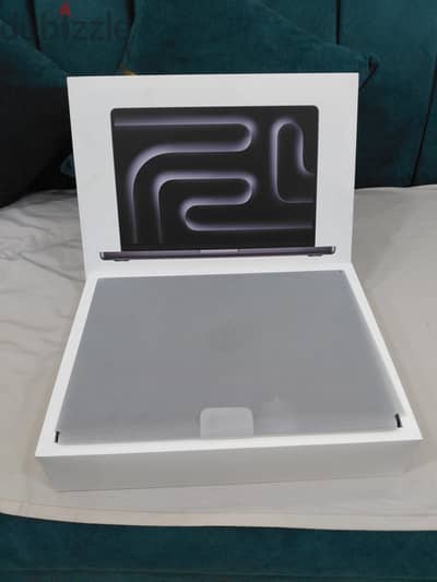 MacBook pro m5 pro (Chip M5 pro) 14 inch Ram 24 Hard Tera Like New