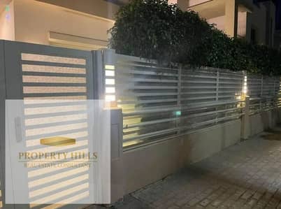 Villa Townhouse with a Roof View and Unique Landscape in the Heart of Sheikh Zayed by Arkan Palm behind the Hunting Club