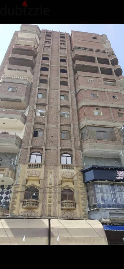 شقه بروف 246 متر للبيع ناصيه رئيسي شارع الجيش قسم المنتزه الزقازيق