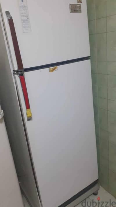 بيع ثلاجه كريازى ١٢ قدم بحاله جيده