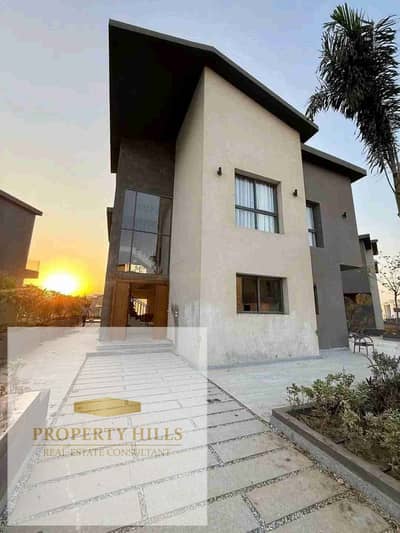 Villa in creek town for sale ready to deliver with best price and available for viewing and prime location•• Location: Creek Town Compound – New Cairo• Status: Ready for immediate handover and available for viewing Project Fea