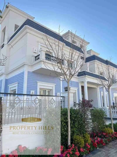Villa for sale in mounatin view icity ready to deliver and for viewing  • Unit Type: twinhouse • Built-up Area: 295m² • Location: Mountain View – New Cairo • Status: Ready for viewing  Project Features:  Prime location in the heart of New Cairo  Modern de